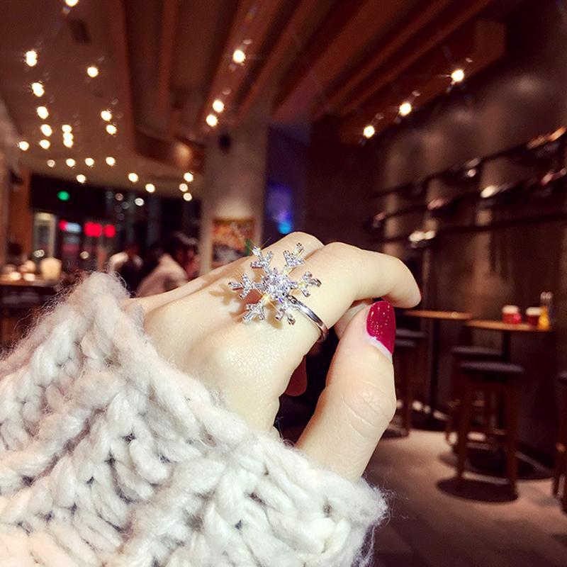 Rotatable Snowflake Ring